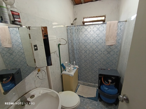Muy Linda Y Solida Casa Villa Aeroparque