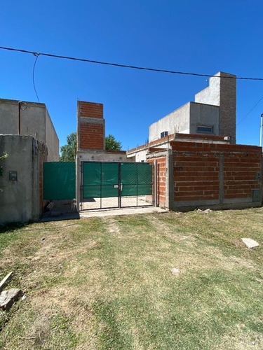 Imagen 1 de 11 de Casa En Venta De 1 Dormitorio C/ Cochera En City Bell