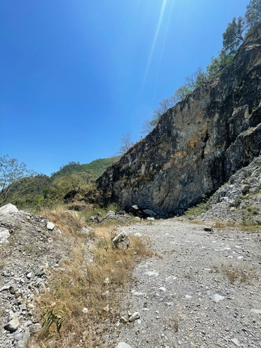 Terreno En Venta De 286,577 M² En Huiloapan, Veracruz, Ideal Para Explotación Minera De Roca Caliza. Uso Industrial. Excelente Ubicación Cerca De Córdoba Y De La Autopista México-veracruz.