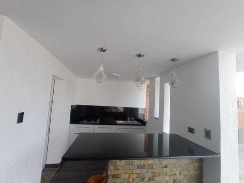 Imagen 9 de 30 de Se Vende Casa 450m2 5h/7b/4p Los Naranjos 1401