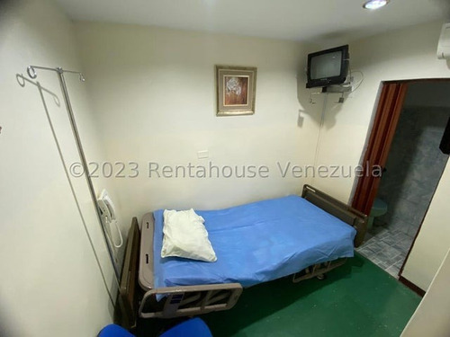 543m2 En Santa Mónica Se Vende Reconocida Clinica Especializada En Cirugía Estética, ' Equipada' , Mls#23-22290