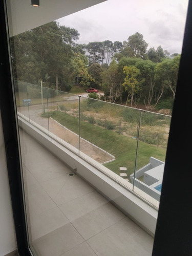 Imagen 5 de 24 de Apartamento En Venta De 2 Dormitorios C/ Cochera En Playa Mansa