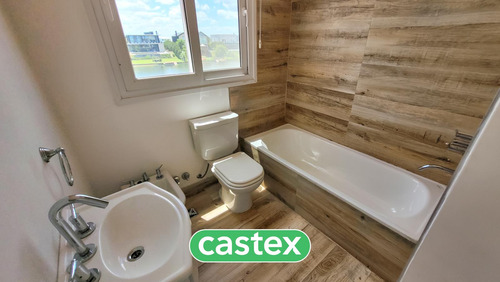 Casa En Venta Con Pileta A La Laguna En Marinas, Puertos, Escobar