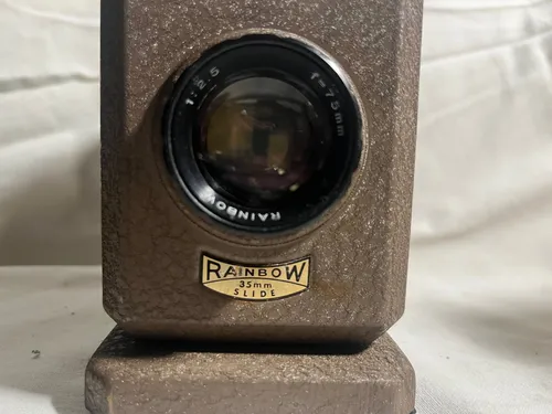 Proyector De Diapositivas Japonés En Su Estuche Original (Usado)