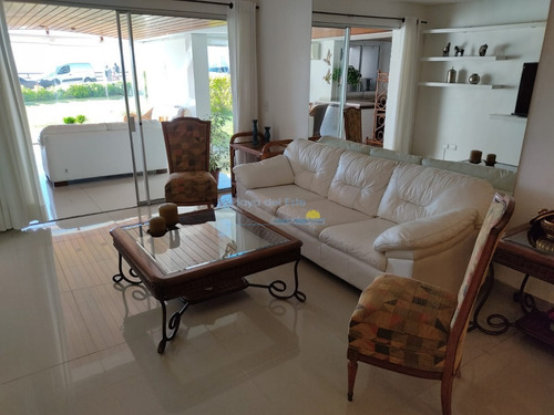 Venta Apartamento 3 Dormitorios En Suite, Península, Frente Al Puerto, Punta Del Este- Ref: 11642