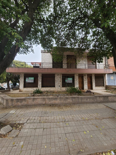 Imagen 2 de 9 de Propiedad En Venta - Tres Casas - Excelente Zona Comercial - Av Armada Argentina