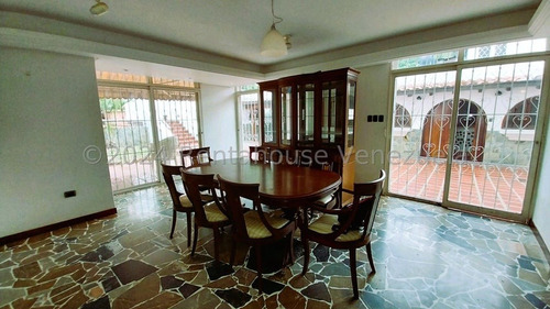 560m2 Terreno Y 514m2 Construccion En Colinas De Los Ruices Extraordinaria Casa En Urbanización Cerrada Con Doble Vigilancia 24/7 . Mls#24-24748