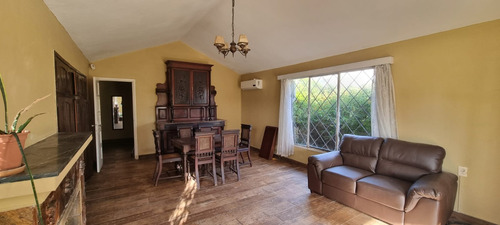 Venta Casa 2 Dormitorios Y Un Terreno Excepcional