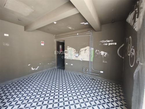 Local Comercial Ubicado En Primera Línea En Av. Luis Pasteur