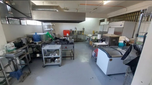 Arriendo Bodega De 984m2 C/oficina En Indepndencia