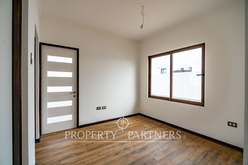Casa Nueva Y Exclusiva En Sector Peñuelas