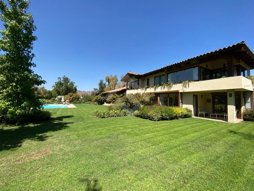 Casa En Venta De 5 Dorm + Estar Y Subt. En Las Brisas Co