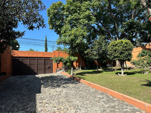 Oportunidad Casa En Centro De Cuernavaca, Entrada Por 2 Importantes Calles