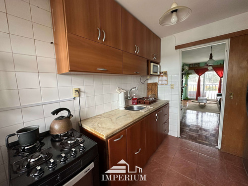 Apartamento De 2 Dormitorios En 3er Piso Por Escalera Ideal Para Invertir O Vivir, A Precio Especial Por Marzo