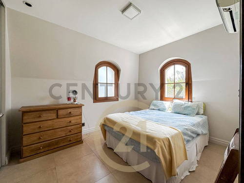 Casa Estilo Frances En Barrio Saint Thomas