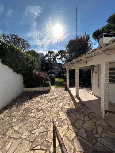 Casa En Venta De 5 Dormitorios En Monte Hermoso