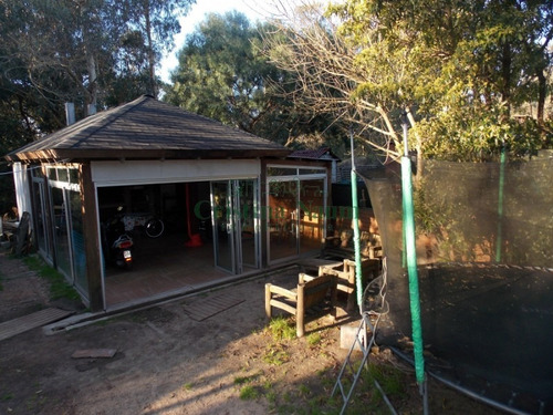 Dos Casas Màs Barbacoa En Zona De Colegios, Jardines De Córdoba.- Ref: 37346