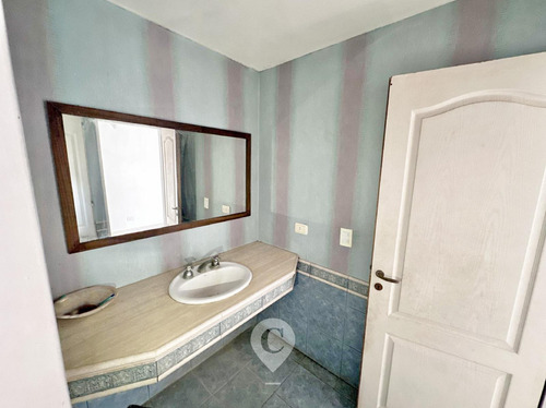 Casa En Venta De 6 Amb., 5 Dorm., Patio Y Cochera. Centro Campana