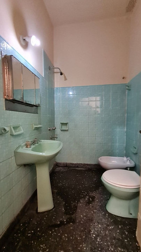 Imagen 9 de 27 de Venta De Casa 7 Amb O Mas En Ciudadela, Tres De Febrero