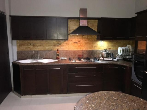 Imagen 5 de 12 de Casa Con Piscina En Venta Barata En Maracaibo