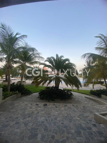 Cgi+ Luxury Ofrece En Venta Club De Playa Marina &spa Lujoso Apartamento De 155m2.