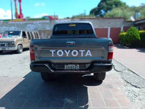 Imagen 5 de 12 de Toyota Hilux Sincronica 4x4