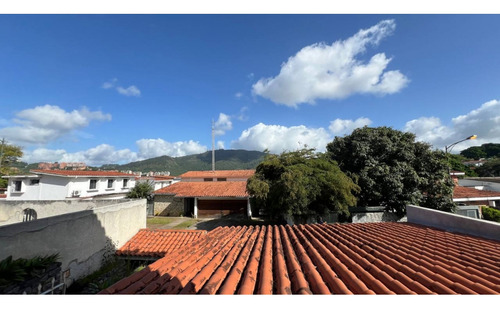 Casa De 780m2 Venta En Lomas De La Trinidad
