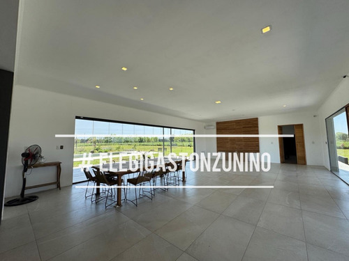 Venta De Hermosa Casa Quinta En Altamira - Mercedes