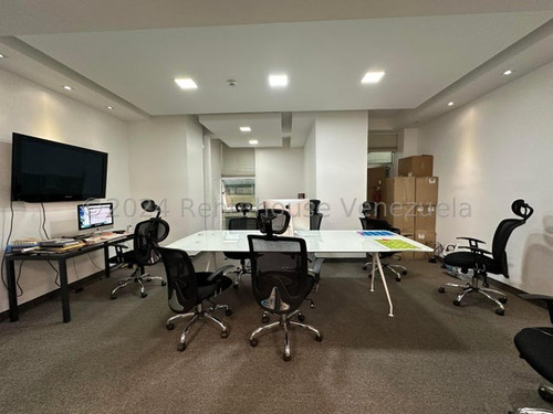 Edificio Remodelado En Venta Calle Boyaca Zona Centro Maracay Moderno Con Ascensor Planta Electrica Negociable Kg:25-1091