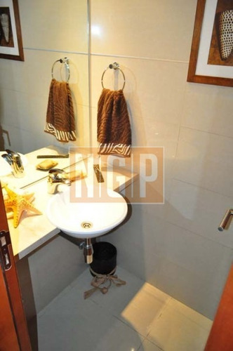 Servicio De Mucamas, Piscina, Parrilleros, Gimnasio, Sala De Adultos, Sala De Juegos, Sector De Internet, Laundry, Recepción Las 24 Hs.-ref:8498