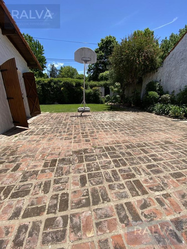 Imagen 14 de 30 de Casa Con Gran Jardin Y Piscina - Las Lomas - Frente Al Golf