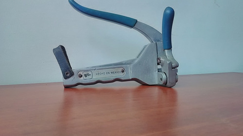 Imagen 3 de 3 de Maquina Precintadora Para Precintos De Plomo Y/o Plastico