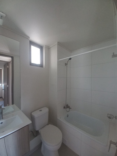 Metro Lo Ovalle Departamento En Arriendo 2d+2b Codxy101408