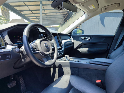 Volvo XC60 B5 II MOMENTUM 4WD