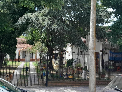 Casa En Venta - 3 Dormitorios 2 Baños 5 Cocheras - 450mts2 - Santa Teresita