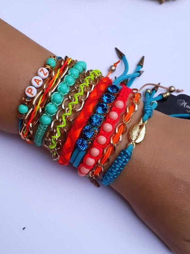 Imagem 5 de 10 de Pulseira Ajustável Com Pingentes Coração Ferradura Country