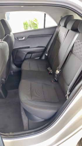 Kia Rio Vibrant Hatchback Aut 2022 + Obsequio Especial