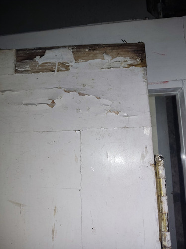 Puertas Usadas De Madera En Buen Estado Con Detalles Madera (Usado)