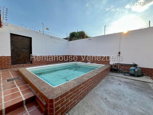 Francisco Rojas Norscia Rentahouse 2 5 - 1 9 3 6 8 Vende Casa En Cabudare La Morenera Duplex De 98 Mts2 Con 4 Habitaciones Y 4 Banos, Piscina Y Area Familiar, Patio Y Urbanismo Cerrado, Somos Rah!!