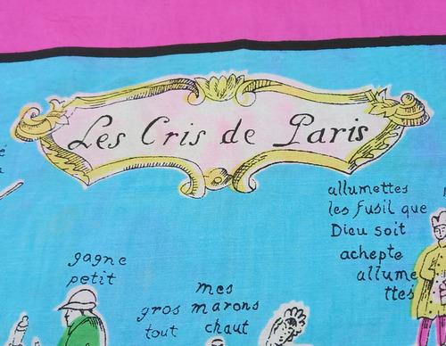 Pañuelo Vintage Años 50 Seda Natural Ruloté A Mano 91x86 Cm Turquesa Personajes Y Textos En Frances Unico (Usado)