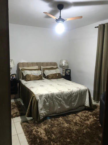 02 Casas Com 3 Quartos Cada. Garagem Coberta E Portão Auto.