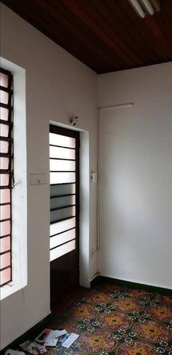 Imagem 3 de 23 de Centro - Rua Coronel Cavalheiros - 2 Dormitórios, Sala, Copa E Cozinha, Banheiro - Quintal - Não Tem Garagem - - Ca8226