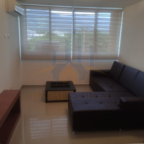 Imagen 6 de 14 de Apartamento En Alquiler De 2 Hab, , Resd. Apamates Suites Ii