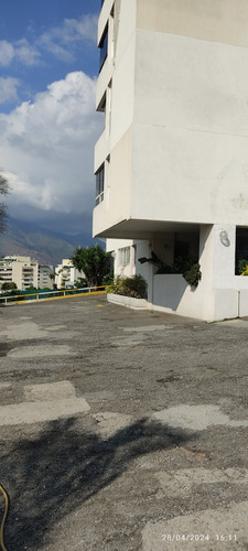 Apartamento Colinas Bello Monte, Piso Bajo, 63mt2