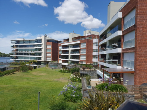 Venta, 4 Dormitorios , 260 Metros, Hermosas Vistas!!