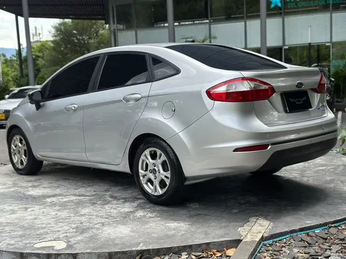 Ford Fiesta 1.6 Sportback Se Mecánica