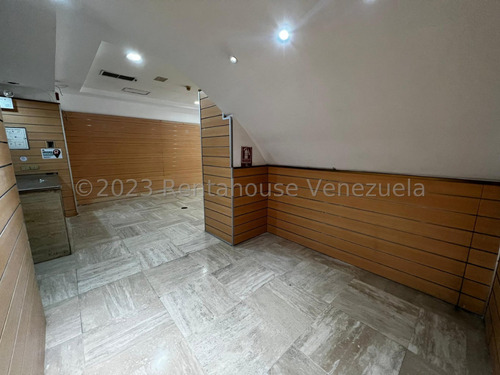Ss: Vende Local Comercial 24-11677 En La Castellana De 113.64 M2