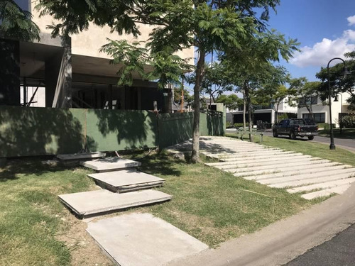 Imagen 16 de 28 de Nordelta | El Golf - Exclusiva Casa En Venta A La Cancha Con Increíble Diseño!