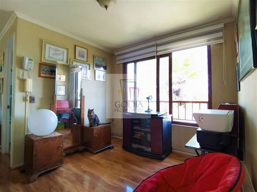 Casa En Venta De 4 Dorm. En Peñalolén
