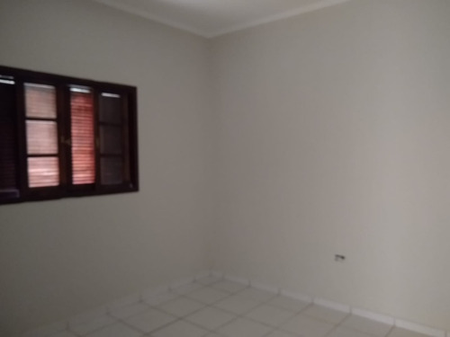 Imagem 8 de 13 de Casa Em Mongaguá Com Amplo Quintal Nos Fundos! Ref.: 8717 E